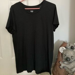 Pink byVictoria’s Secret black t-shirt